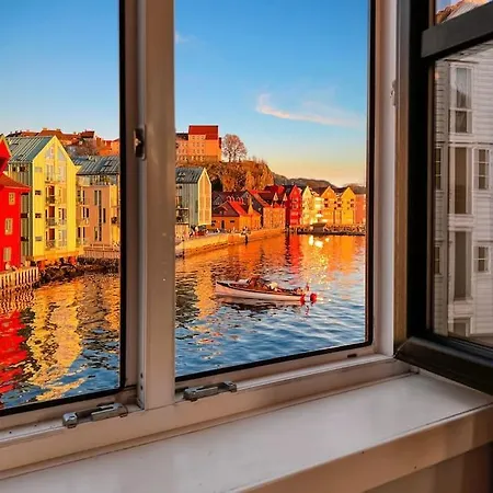 Seafront Apt. With Elevator And French Balcony *