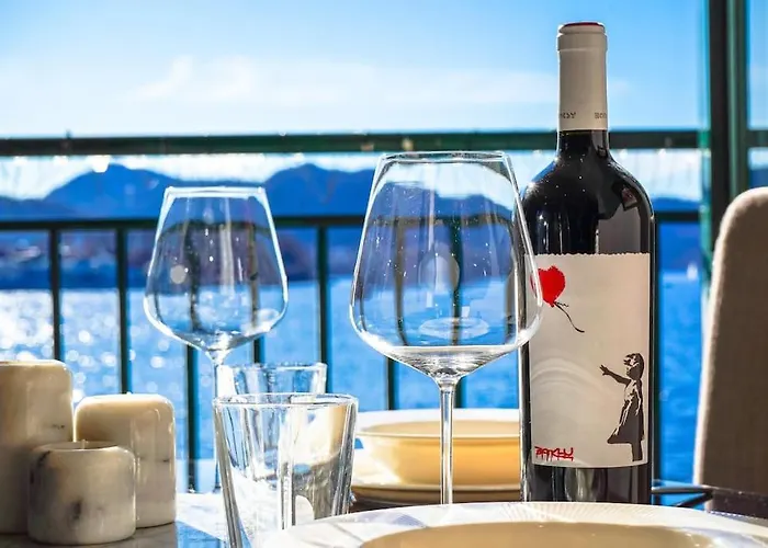 Seafront Apt. With Elevator And French Balcony Apartment