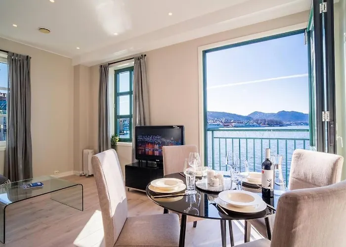 Seafront Apt. With Elevator And French Balcony * Μπέργκεν